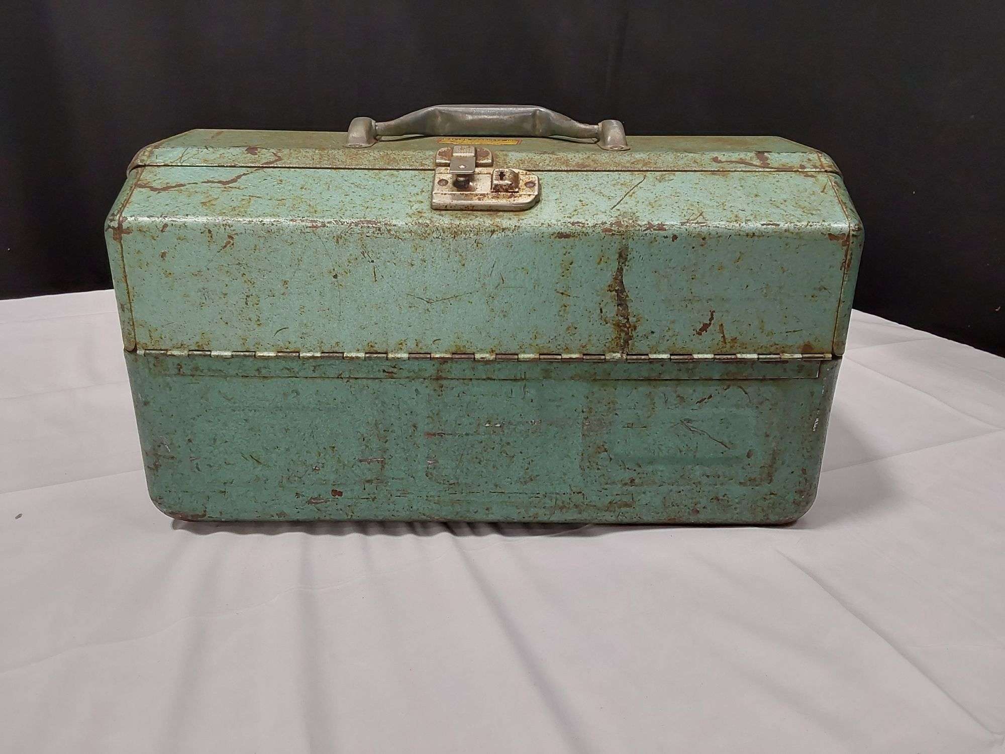 Walton Products Inc. Vintage Grip Loc Tackle Box - Dutch Goat