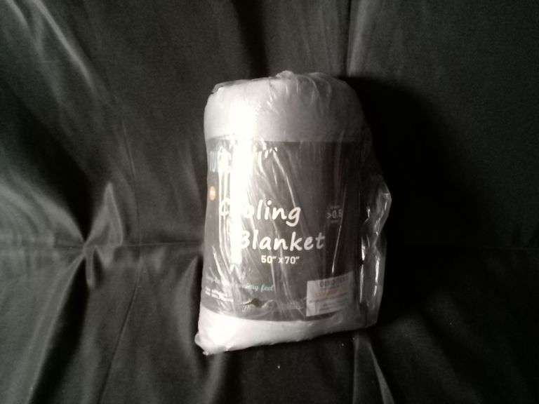 Topcee Cooling Blanket – Grey 50" x 70" >0.5