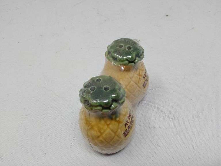 Collectible Pineapple Salt and Pepper Shakers