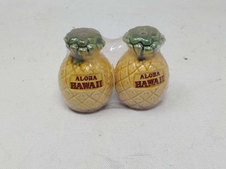 Collectible Pineapple Salt and Pepper Shakers