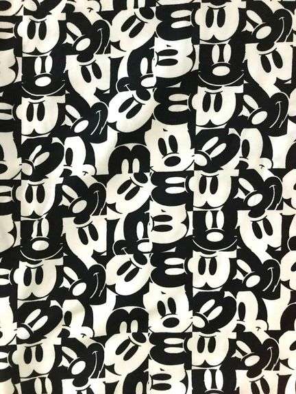 Disney Mickey Mouse Cloud Throw with Faux Fur Reverse – Black/White