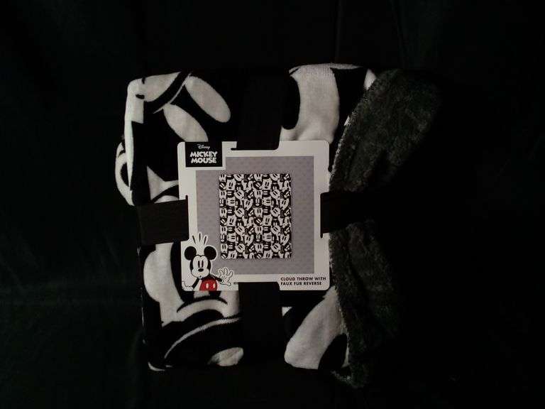 Disney Mickey Mouse Cloud Throw with Faux Fur Reverse – Black/White