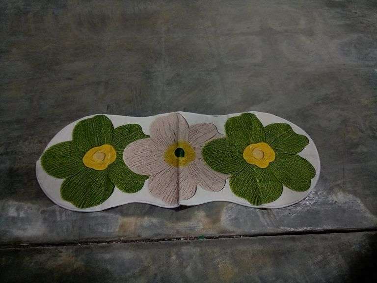 Flower Shaped Non-Slip Indoor Floor Mat – 4' x 18.75"