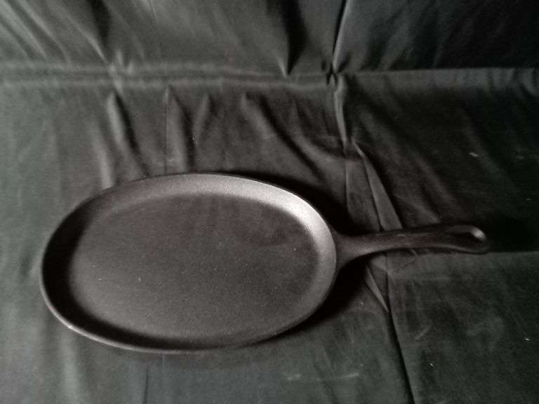 Valor Cast Iron Oval Serving Griddle Skillet with Handle