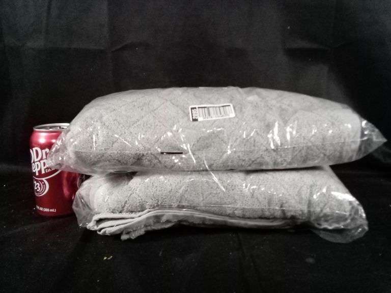 Lot of 2 Diamond Pattern Bath Towel – Gray
