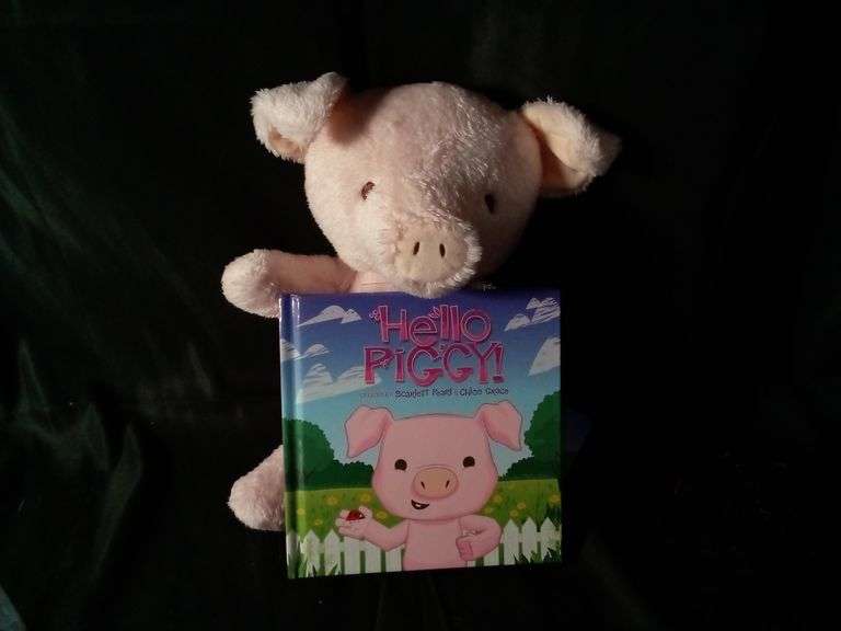 Kohl's Cares Hello Piggy Plush Toy and Book Bundle