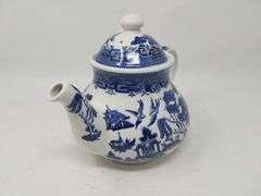 Churchill Blue Willow Teapot 40-ounce