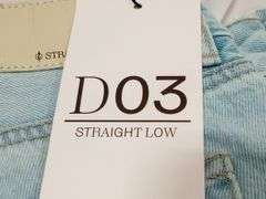 D03 Straight-Leg Low-Rise Jeans – Light Blue Size: 36 Petite (USA 04)