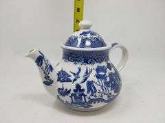 Churchill Blue Willow Teapot 40-ounce