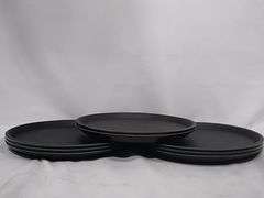 Round Plastic Non-Slip Serving Tray – Black 8 Count