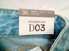 D03 Straight-Leg Low-Rise Jeans – Light Blue Size: 36 Petite (USA 04)