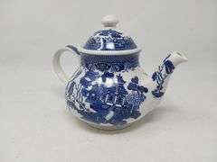 Churchill Blue Willow Teapot 40-ounce