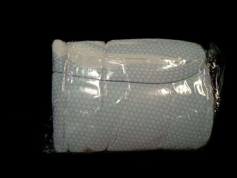 Vacuum Sealed Ultra Soft Cooling Fabric Mattress Topper – White/Blue